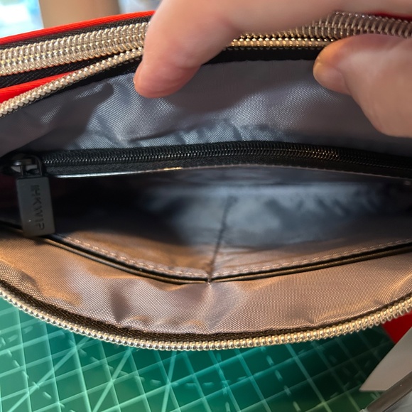 NWT IHKWIP ORANGE CROSSBODY BAG WITH ADJUSTABLE STRAPS - Picture 8 of 8